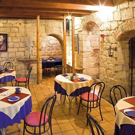 La Ferme Des Barmonts Aparthotel Villejuif Restaurant photo