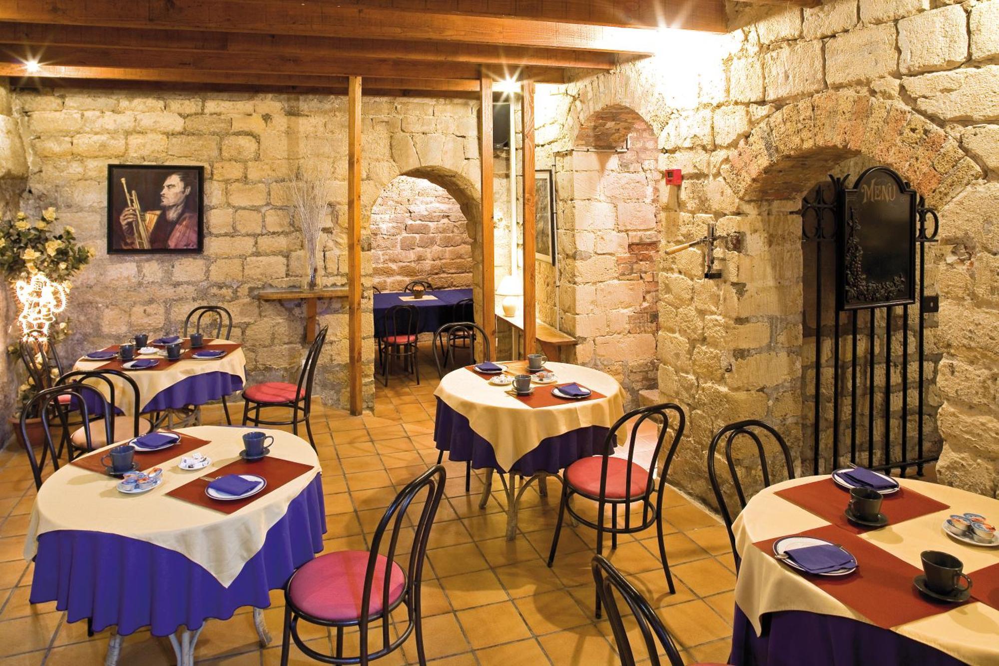 La Ferme Des Barmonts Aparthotel Villejuif Restaurant photo